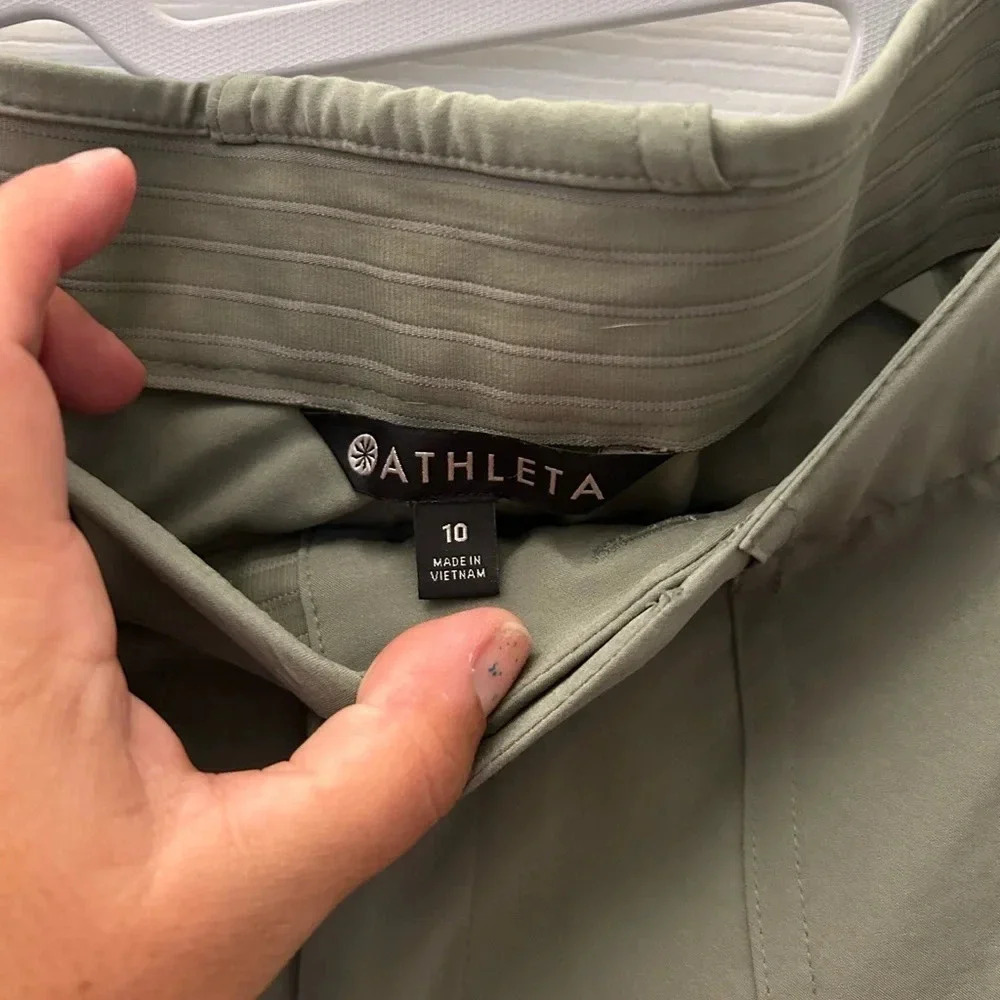 ! Athleta Sz 10 Tribeca Utility Crop Pant Lightweight Pockets Laurel Olive - Picture 5 of 7